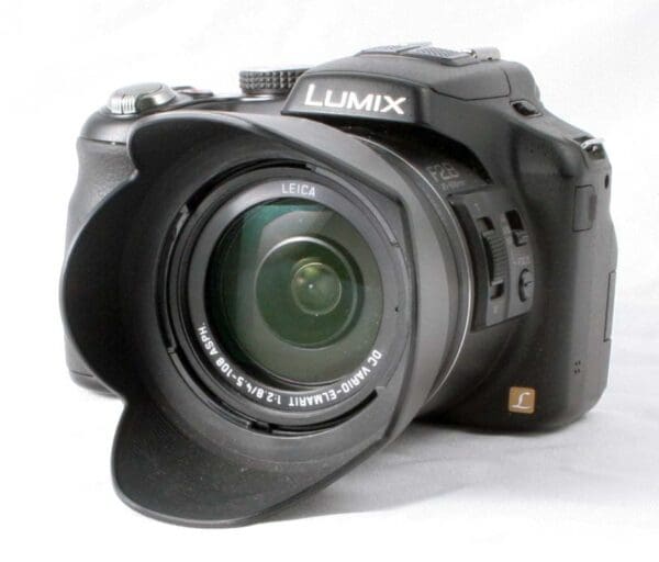 Panasonic Lumix FZ200 - Image 2