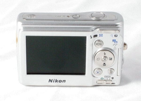 Nikon Coolpix L11 - Image 2